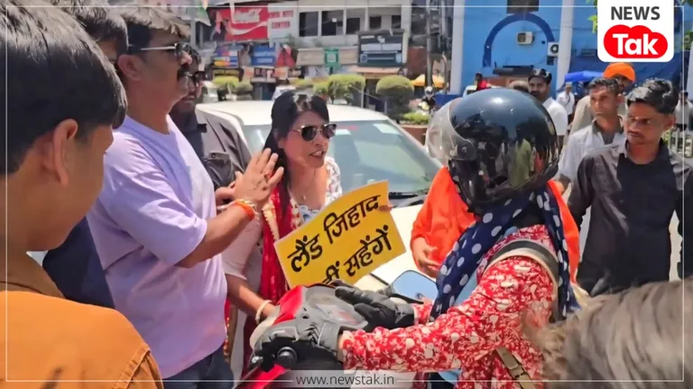 'नीचे उतरो, इसकी फोटो खींचो...' देहरादून में युवती को घेरकर प्रदर्शन में शामिल कराने की कोशिश, बजरंग दल पर लगा आरोप, वीडियो वायरल देहरादून में प्रदर्शन के दौरान स्कूटी सवार महिला से बदसलूकी