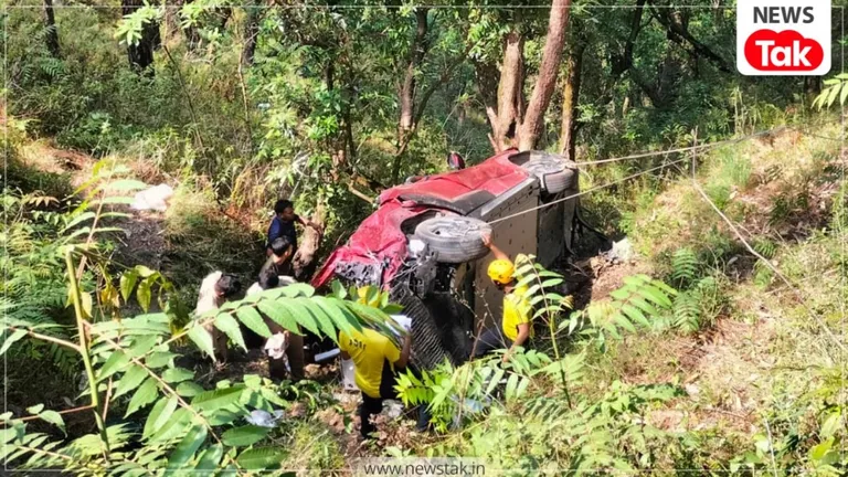 नैनीताल के भवाली में दर्दनाक हादसा, 100 फीट गहरी खाई में गिरी कार, 5 की मौत NewsTak