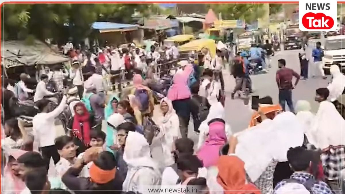 SSC GD Exam Cancelled: प्रयागराज में एग्जान सेंटर्स पर छात्रों का भारी हंगामा, तय सीटों से दोगुने अभ्यर्थी बुलाने पर भड़का गुस्सा, जानें पूरा मामला SSC GD Exam Cancelled