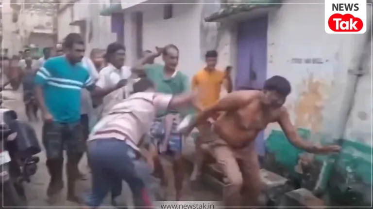 चप्पलों से पिटाई, थप्पड़ भी बरसाए और फिर..., पश्चिम बंगाल के बीरभूम में TMC नेता को गुस्साई भीड़ ने पीटा, देखें वीडियो TMC Leader Beaten Video