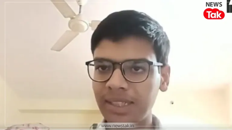 कॉपी चेकिंग में हुई गड़बड़ी, CBSE टेंडर में बड़ा झोल? 12वीं के छात्र सार्थक ने सबूतों के साथ खोली नियमों में बदलाव की पोल CBSE के 'ऑनलाइन मार्किंग' टेंडर में भारी हेरफेर का आरोप, छात्र सार्थक सिद्धांत का बड़ा खुलासा