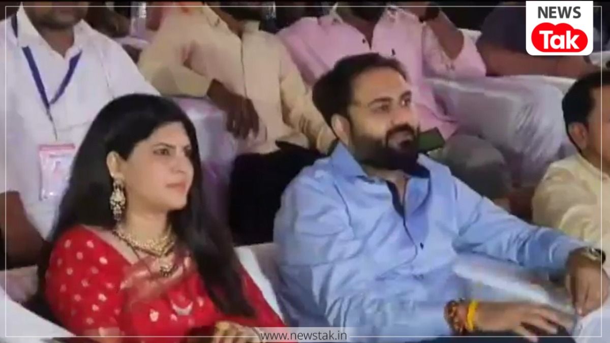 गुपचुप शादी, फिर मेले में ग्रैंड एंट्री... कौन हैं गौरव चौधरी और उनकी पत्नी मोनिका यादव को जिन्हें देखने टूट पड़े लोग गौरव और मोनिका को देखने के लिए उमड़ी भीड़