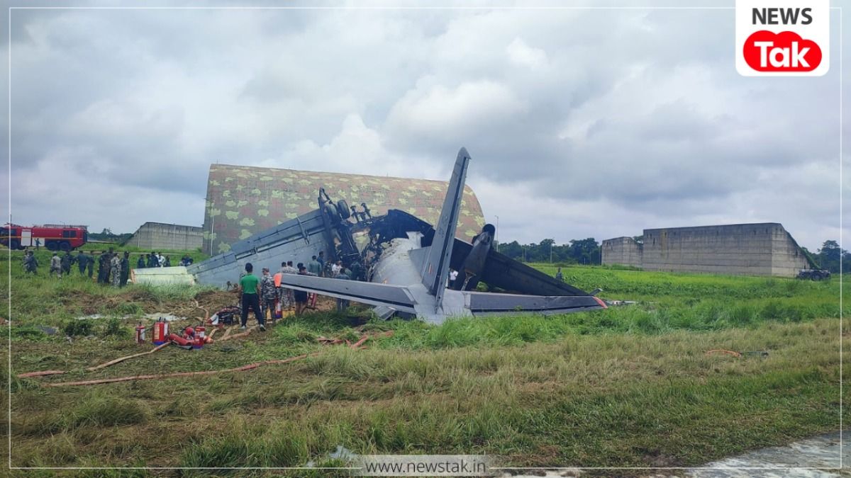असम के जोरहाट में IAF का AN-32 एयरक्राफ्ट क्रैश, हादसे के दौरान दो हिस्सों में बंटा विमान जोरहाट एयरबेस पर AN-32 विमान में लगी आग