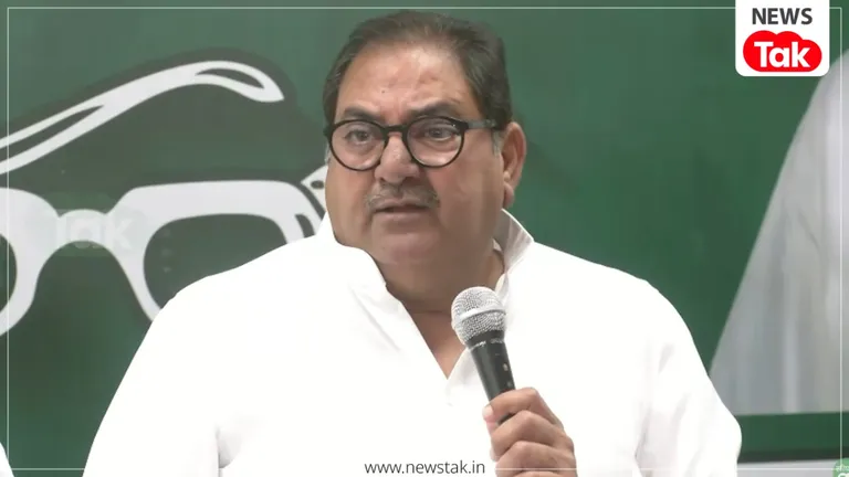 रैली की परमिशन नहीं मिली तो खेत में तंबू गाड़ेंगे... अभय चौटाला के ऐलान से हरियाणा की सियासत गरमाई अभय चौटाला के ऐलान से हरियाणा की सियासत गरमाई