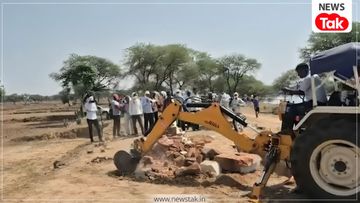 Chilling mystery of 8 deaths in Baloda Bazar's Kharve village: Administration to exhume 6 more bodies buried along the Mahanadi river; panic grips the entire area. NewsTak