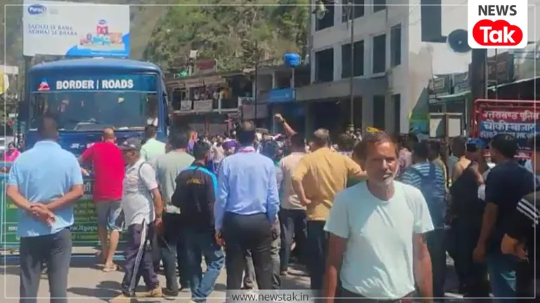 कर्णप्रयाग में सिख श्रद्धालुओं के तलवार से हमले में 4 लोग घायल...पुलिस ने आरोपियों पर लिया अब ये एक्शन कर्णप्रयाग में झड़प का वीडियो वायरल