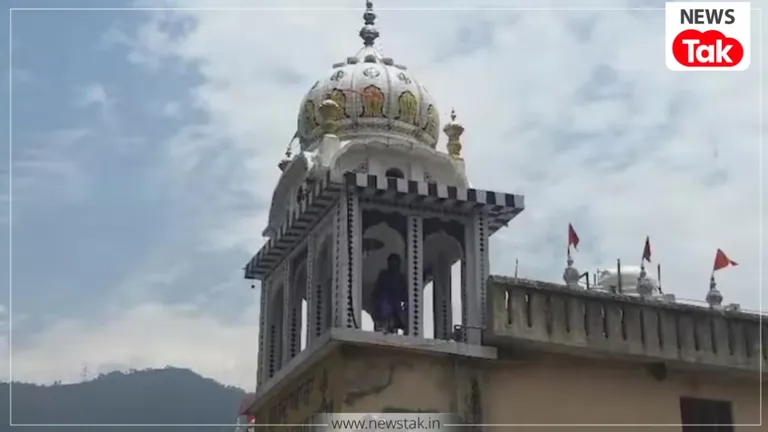 रुद्रप्रयाग के नगरासू गुरुद्वारे की छत पर क्यों चढ़े थे 7 निहंग श्रद्धालु? नीचे उतरे शख्स ने बताई विवाद की पूरी कहानी गुरुद्वारे की छत से उतरे निहंग श्रद्धालु ने बताई वजह