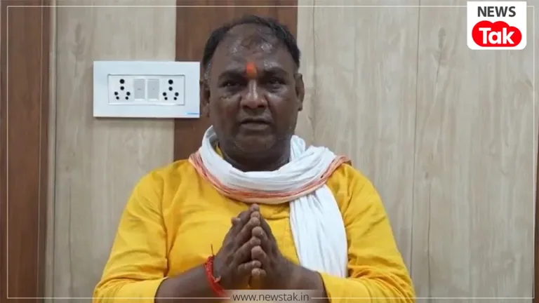 राम मंदिर चढ़ावा चोरी मामले में नया खुलासा! ड्राइवर टिन्नू यादव के हॉस्टल से मिले 23 लाख कैश, अयोध्या केस में बढ़ता जा रहा सस्पेंस टिन्नू यादव के हॉस्टल से बरामद हुए 23 लाख