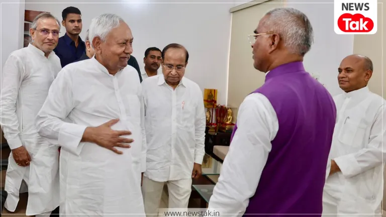 नीतीश कुमार और आरसीपी सिंह की मुलाकात से बिहार की सियासत गरमाई, पूर्व केंद्रीय मंत्री ने दिए जेडीयू में वापसी के बड़े संकेत! Nitish Kumar-RCP Singh Meeting