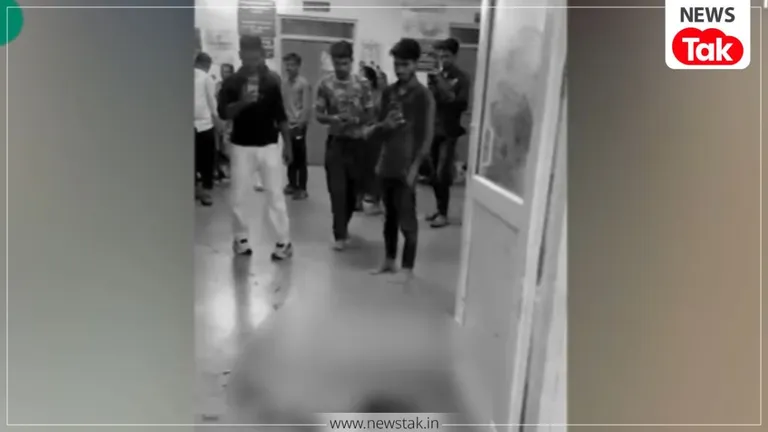 विदिशा में शर्मसार करने वाली तस्वीर, जिला अस्पताल के गेट पर ही महिला ने बच्चे को दिया जन्म, सिस्टम पर उठे गंभीर सवाल विदिशा में आया शर्माशार करने वाला मामला