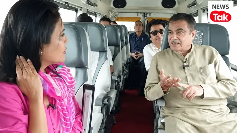 Exclusive : नितिन गडकरी ने 'E 20 नीति से बेटों को फायदा' वाले दावों को किया खारिज, बोले- एथेनॉल में हमारा शेयर तो बस 0.07% का है E20 पेट्रोल विवाद के बीच नितिन गडकरी का इंटरव्यू एक्सक्लूसिव