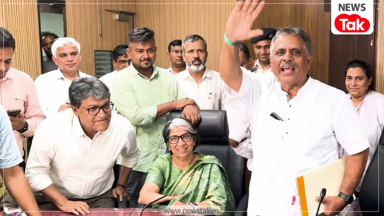 राजस्थान: गर्भवती महिलाओं की मौत पर सवाल पूछा तो हंस पड़े स्वास्थ्य मंत्री गजेंद्र सिंह खींवसर, बोले- 'बाकी सब ब्रेक के बाद' राजस्थान के स्वास्थ्य मंत्री का शर्मनाक बयान