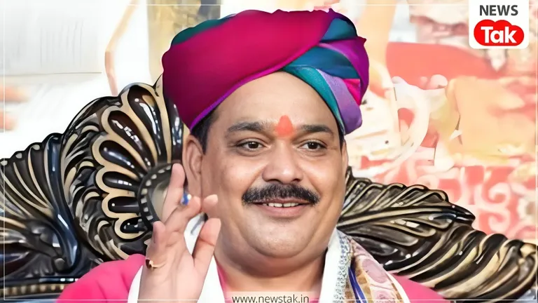 Datia By-Election: दतिया उपचुनाव को लेकर पंडोखर सरकार की बड़ी भविष्यवाणी, बताया कौन सी पार्टी है प्रबल दावेदार! Pandokhar Sarkar Prediction on Datia Bypoll