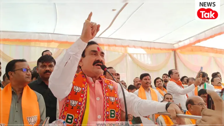 Datia By-Election: टिकट न मिलने के बाद भी कायम दिखा नरोत्तम मिश्रा का जलवा, मंच से एसपी-कलेक्टर को दी खुली चेतावनी! Narottam Mishra Video