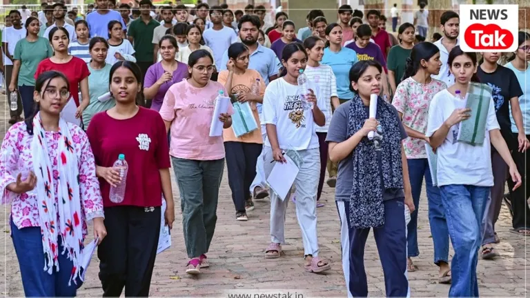 Re NEET 2026 रिजल्ट पर मचा बवाल, आंसर-की में थे 522 अंक, स्कोरकार्ड में आए केवल 95 NewsTak