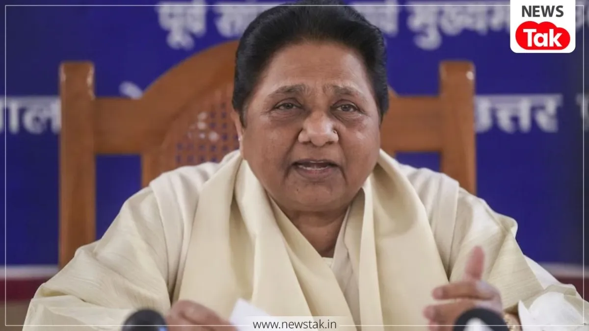 मायावती के आवास पर प्रदर्शन 