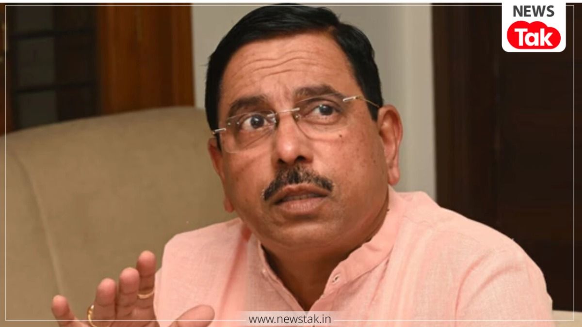 कौन हैं प्रह्लाद जोशी, जिन्हें धर्मेंद्र प्रधान के इस्तीफे के बाद शिक्षा मंत्रालय की अतिरिक्त जिम्मेदारी मिली?