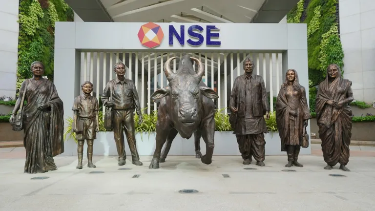 Share Market : अगस्त में IPO की बहार! 25 कंपनियां जुटाएंगी ₹35,000 करोड़, निवेशकों के लिए खुल सकते हैं नए मौके NewsTak