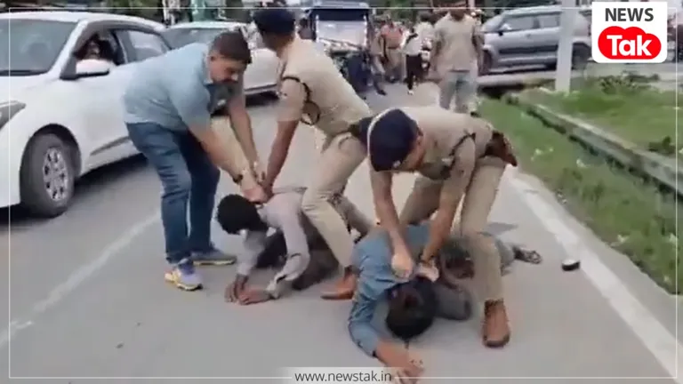 उधम सिंह नगर में गैंगरेप के आरोपियों की सरेआम पिटाई, पुलिस हिरासत में भीड़ ने पीटा, जानें पूरा मामला उधम सिंह नगर में गैंगरेप के आरोपियों की सरेआम पिटाई