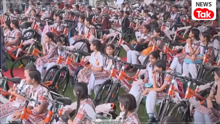 Delhi School News: दिल्ली की बेटियों के लिए 'विद्या वाहिनी योजना' का आगाज, जानिए किसे मिलेगी साइकिल Delhi Government Free Bicycle Scheme