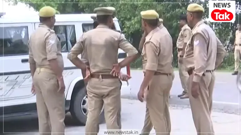 नकली CO और SHO... मेरठ में चल रहा था फर्जी पुलिस कार्यालय, इंस्टाग्राम से फंसाकर किया जाता था ब्लैकमेल, फिर ऐसे हुआ खुलासा मेरठ पुलिस ने किया बड़े गिरोह का पर्दाफाश