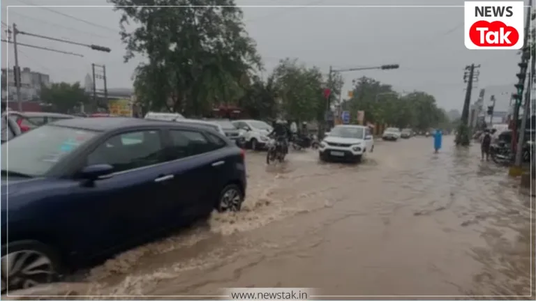 Gurugram Rain: गुरुग्राम में बारिश बनी बड़ी मुसीबत, जलभराव के बीच पुलिस ने कंपनियों से की वर्क फ्रॉम होम की अपील गुरुग्राम में मूसलाधार बारिश से हालात बेकाबू