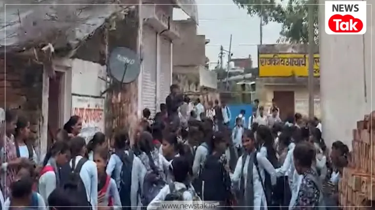 भरतपुर के सरकारी स्कूल पर छात्रों ने खुद जड़ा दिया ताला, पढ़ाई छोड़ धरने पर बैठे, जानें आखिर क्यों भड़का Gen-Alpha जनरेशन का गुस्सा? भरतपुर के स्कूली बच्चों का प्रदर्शन
