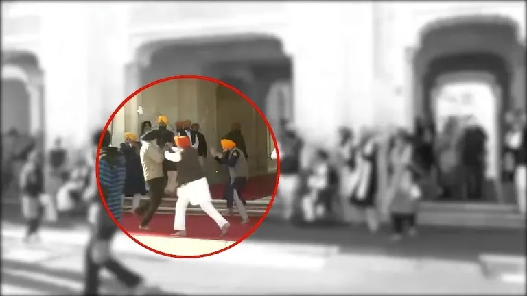 सुखबीर बादल पर नांदेड़ में हमला, निहंग ने कृपाण से किया वार; VIDEO आया सामने Sukhbir Singh Badal