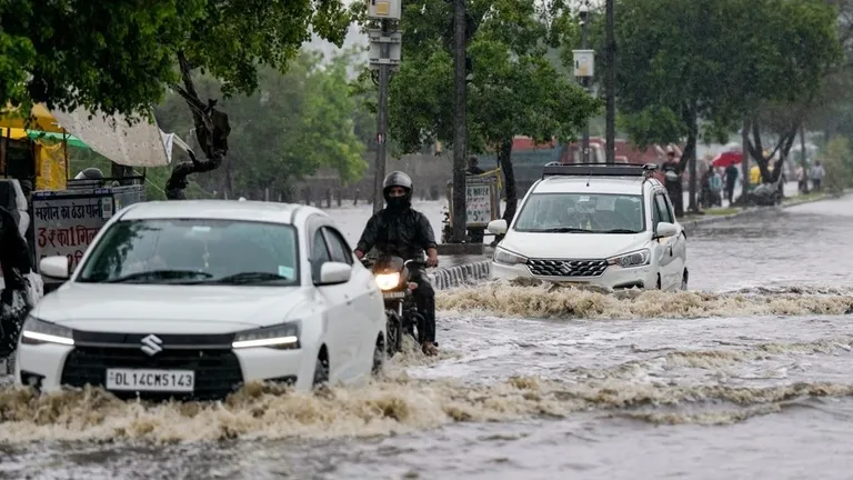 Heavy Rain Alert: बारिश से फिर बिगड़ेंगे हालात! दिल्ली-NCR समेत इन राज्यों में भारी बारिश का अलर्ट NewsTak