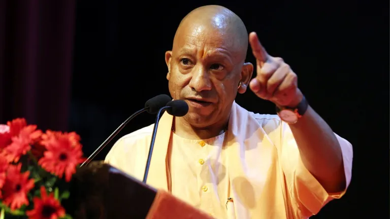 रक्षाबंधन पर योगी सरकार का बड़ा तोहफा, बुजुर्ग महिलाओं को जिंदगीभर मुफ्त बस सफर, जानें कैबिनेट के 4 बड़े फैसले! NewsTak