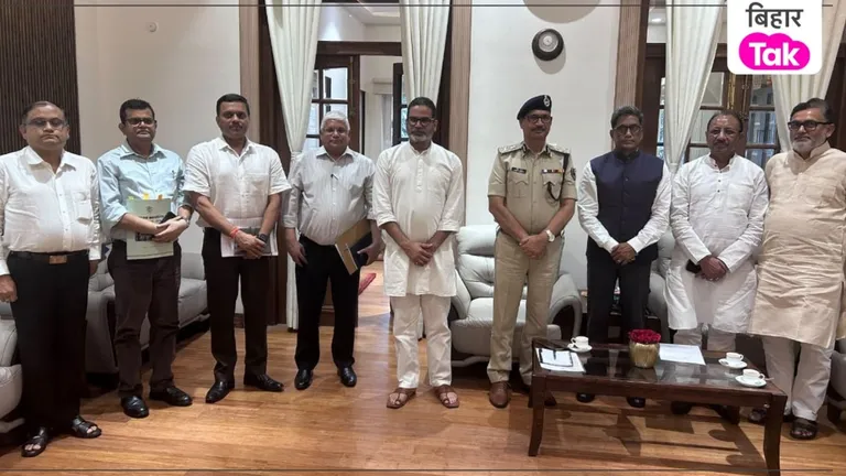 Prashant Kishor: एक MLA के साथ Chief Secretary से DGP तक की बैठक, जानिए क्या है पूरा मामला Prashant Kishor