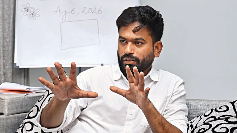 न पानी का फिल्टर चला, न बाथरूम में पानी मिला, ऊपर से एक्सपायर्ड मसाले! स्कूल का ये हाल देख भड़के दिपके NewsTak