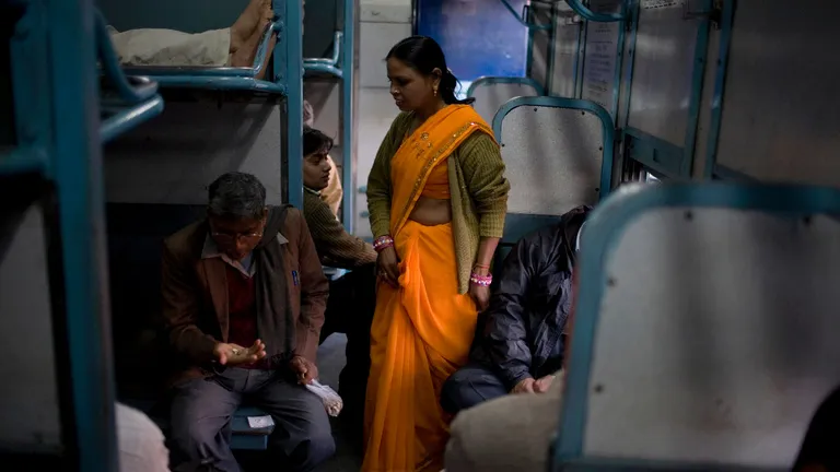 Train में AC नहीं चल रहा या गंदा है Coach? मोबाइल से ऐसे करें शिकायत, Rail Madad पर तुरंत दर्ज होगी Complaint NewsTak