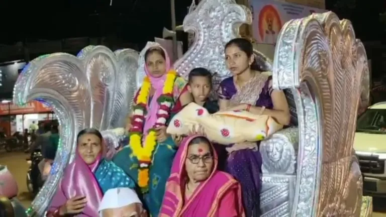 200 साल बाद घर में आई बेटी...जन्म पर ऐसा जश्न कि देखते रह गए लोग, हुआ ग्रैंड वेलकम Beed daughter birth