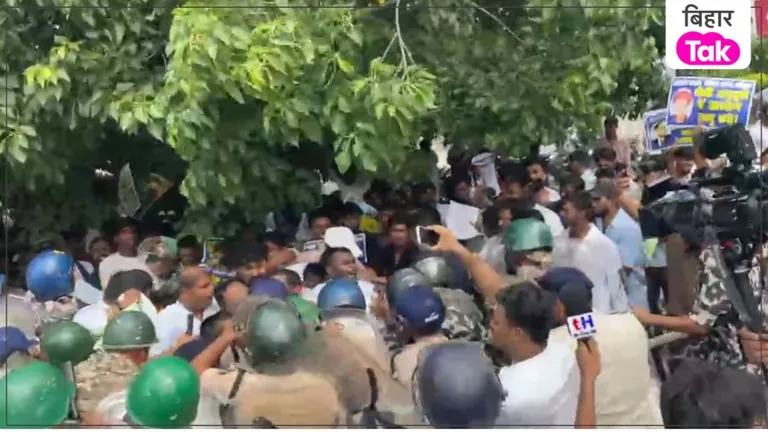 पटना में 65% आरक्षण की मांग पर बड़ा बवाल: J.P. गोलंबर पर टूटी बैरिकेडिंग, पुलिस और प्रदर्शनकारियों के बीच धक्का-मुक्की NewsTak