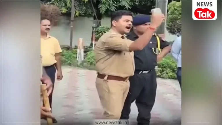 'इतनी फोर्स लगाऊंगा कि ठंडा कर दूंगा...' DDU कैंपस में भूख हड़ताल पर बैठे छात्रों से भिड़ी पुलिस, दारोगा की भाषा पर उठे सवाल गोरखपुर का वीडियो वायरल