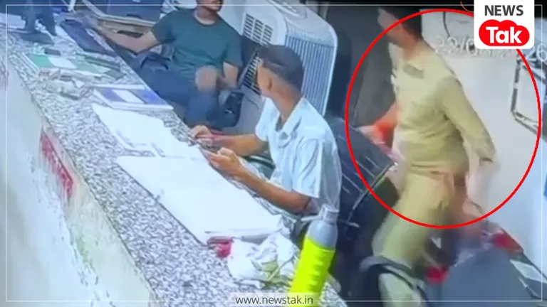 बाराबंकी: थाने के अंदर भिड़े दो सिपाही, जमकर चले लात-घूंसे, जानें आखिर क्या थी मारपीट की वजह? बड्डूपुर थाने के दफ्तर में हाईवोल्टेज ड्रामा