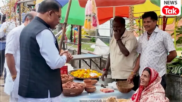 छत्तीसगढ़: मरीन ड्राइव पर दीये बेच रही मीरा से सीएम साय ने 1000 रुपये में खरीदा 'आशीर्वाद का दीया' NewsTak
