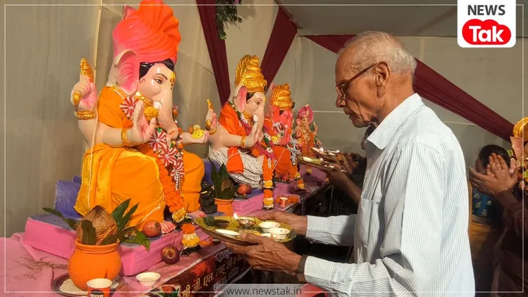 भिलाई में आस्था का अद्भुत नजारा: एक ही पंडाल में विराजे 101 ईको-फ्रेंडली गणपति, देखें भव्य तस्वीरें छत्तीसगढ़ में ईको फ्रेंड