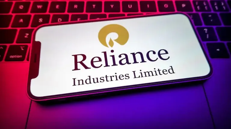 Reliance Share Crash: 24% टूटा, 52-Week Low पर पहुंचा शेयर...अब क्या करें Investors? NewsTak