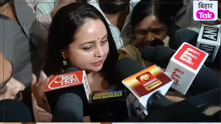 रोहिणी आचार्य की पटना वापसी... एयरपोर्ट पर दिखा लालू परिवार का भावुक मिलन, राजनीति में एक्टिव होंगी? Rohini Acharya