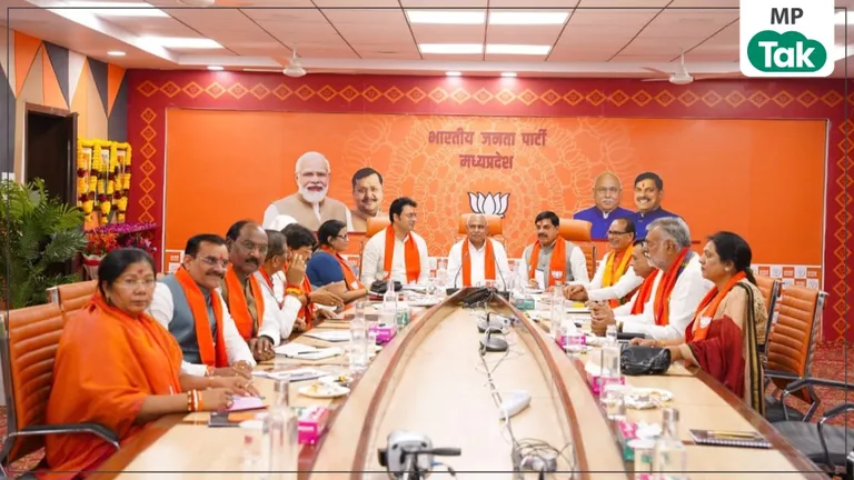 MP Politics: बीजेपी कोर ग्रुप की बैठक से नरोत्तम मिश्रा गायब, क्या बुलाया ही नहीं गया ? NewsTak