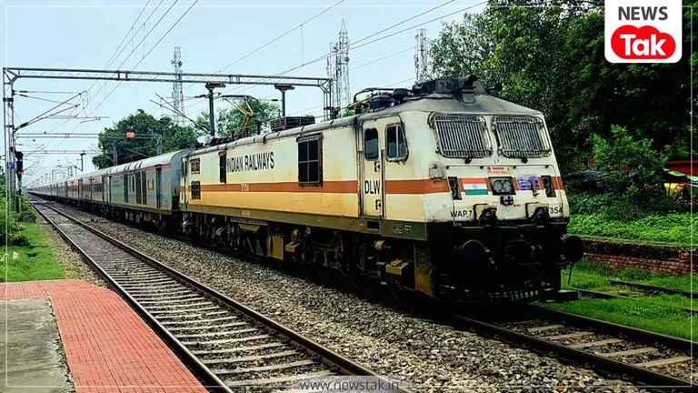 छठ-दिवाली पर ट्रेन की टिकट न मिलने की टेंशन खत्म! दिल्ली से चलेंगी दर्जनों स्पेशल ट्रेनें, यहां देखें पूरी लिस्ट और रूट Diwali Chatth Special Train