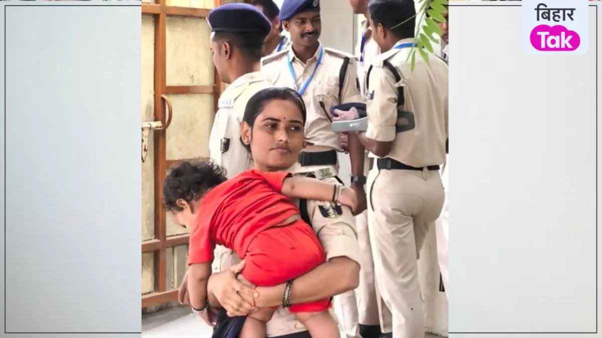 woman constable child viral photo