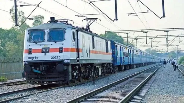 दिल्ली में प्रदर्शन से पहले रेलवे का बड़ा फैसला, 10 अक्टूबर को कई ट्रेनें रद्द; पटना से दिल्ली जाने वाली ये 4 गाड़ियां भी शामिल NewsTak