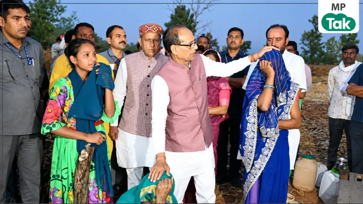 Shivraj Singh Chouhan Meets Tribal Families in Kosmi Village