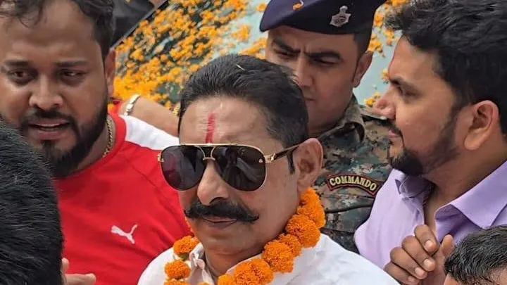 चुनाव प्रचार के दौरान अनंत सिंह 