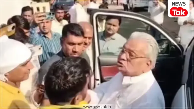 'आप गधे, मैं ग्रेजुएट... MP के शिवपुरी में ओबीसी आरक्षण के प्रदर्शन के दौरान विधायक और युवक में तीखी झड़प, वीडियो वायरल शिवपुरी से BJP विधायक से युवक की बहस का वीडियो जमकर सुर्खियां बटोर रहा है. (Photo-ITG)