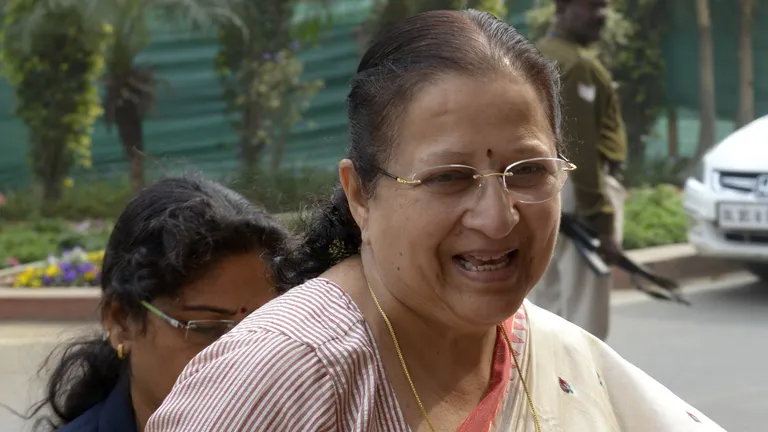 "हां, नौकरी मांगने आई थी..." सीएम मोहन से मिलने गई सुमित्रा महाजन के बयान से गरमाई सियासत NewsTak