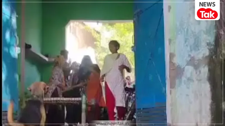 'चाट युद्ध' के बाद बागपत में 'लेडीज लठ युद्ध'… नाली के विवाद में महिलाओं ने जमकर चलाईं लाठियां baghpat